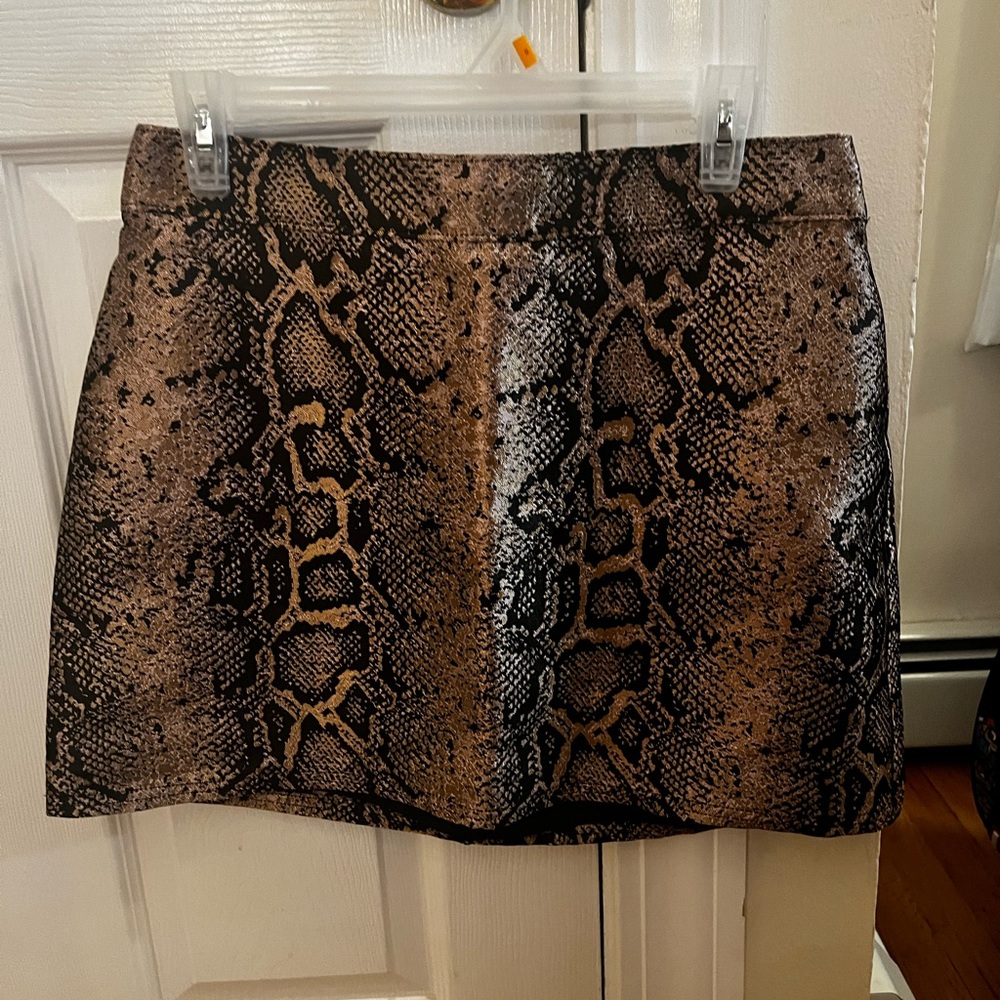 Express metallic gold snakeskin pattern mini skirt. Size 8! In great condition!